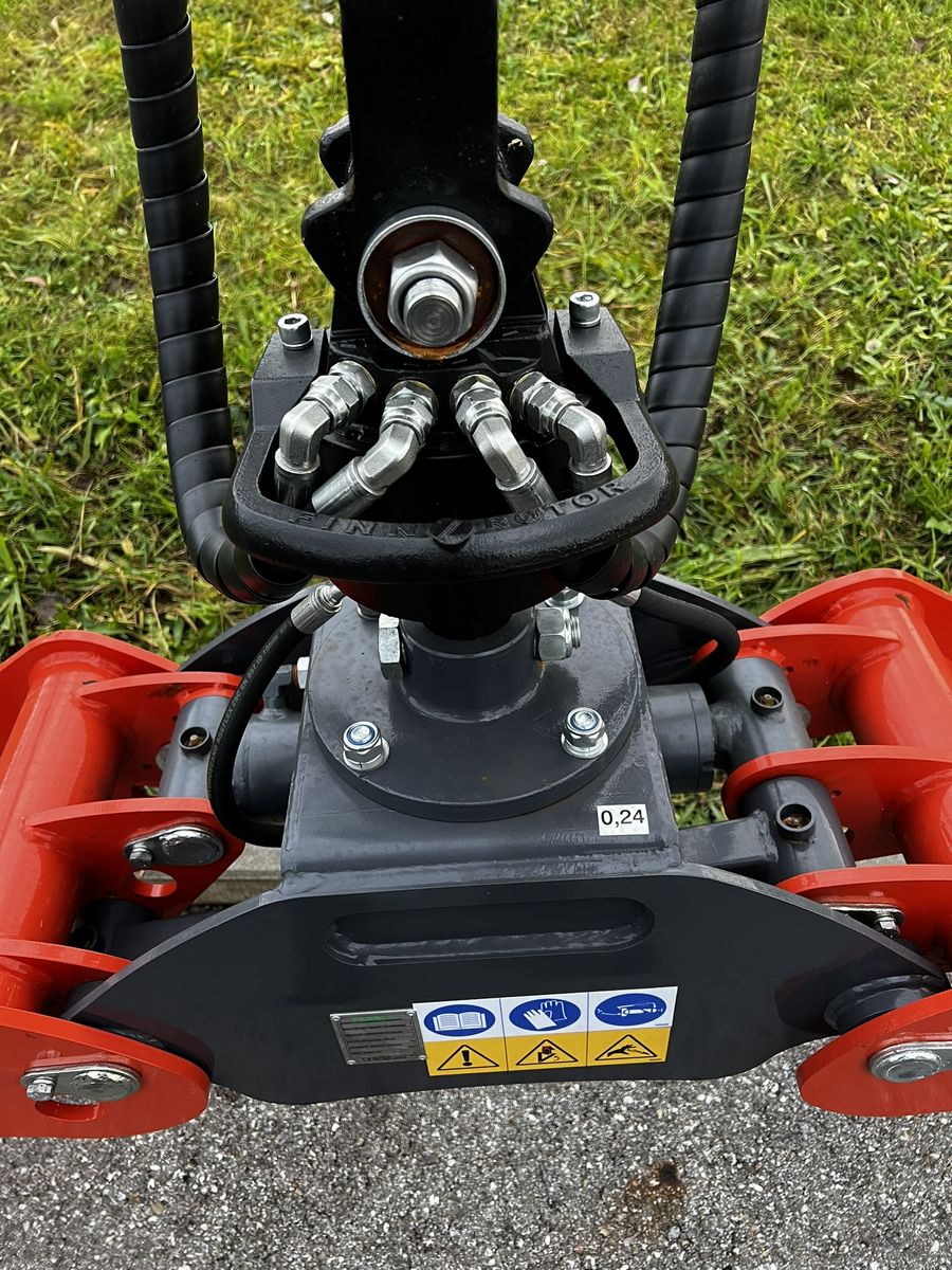 Farma T10 G2 mit C 7,2m G2 Kran