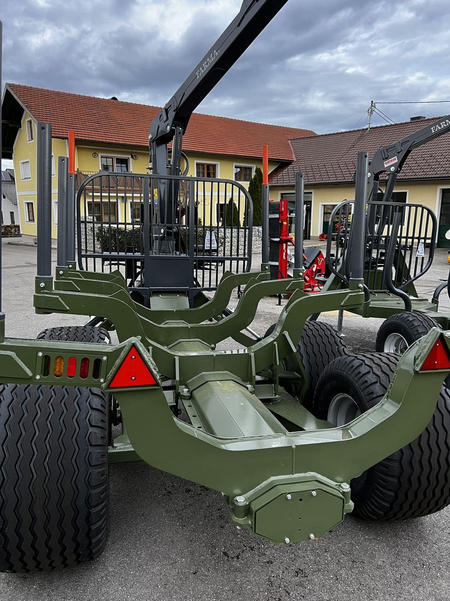 Farma T10 G2 mit C 7,2m G2 Kran