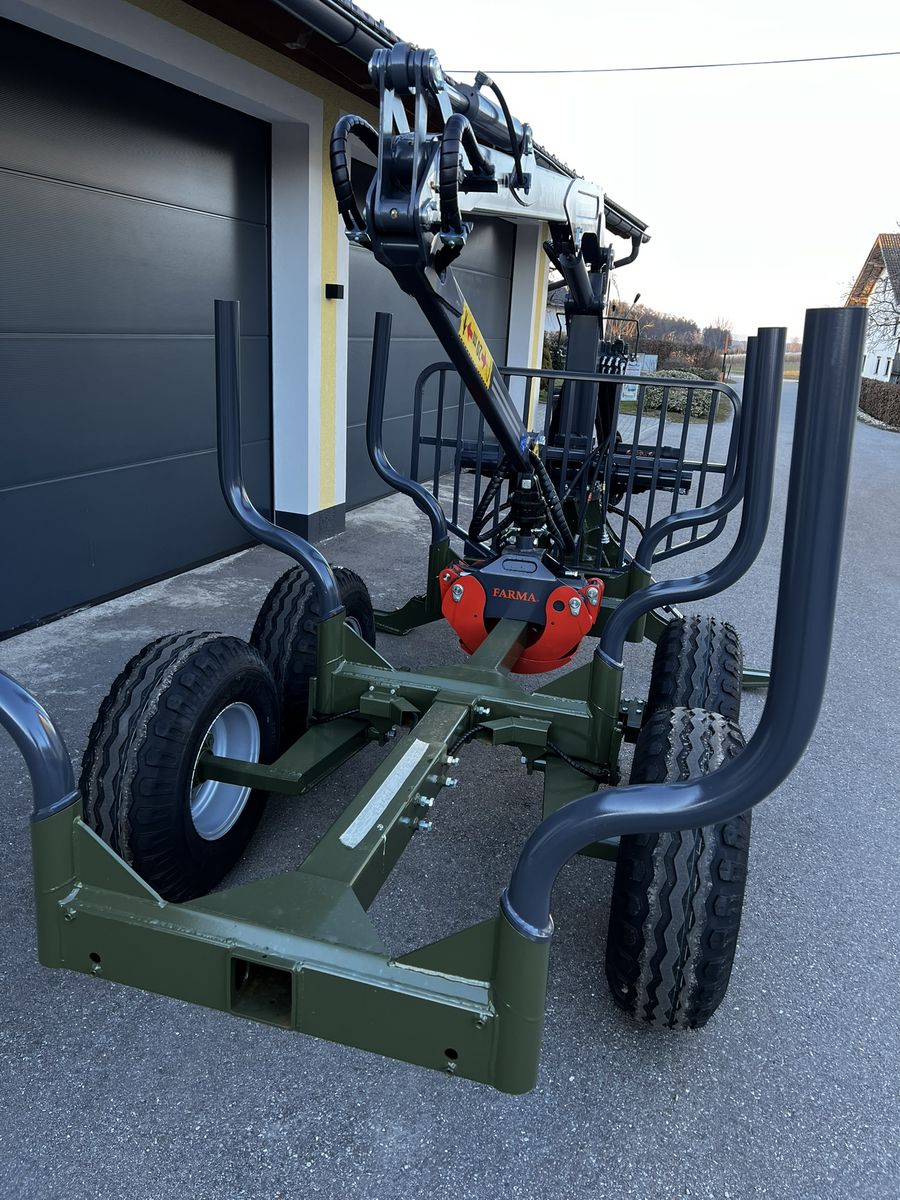Farma T6 mit C4,6D G2 Forstkran